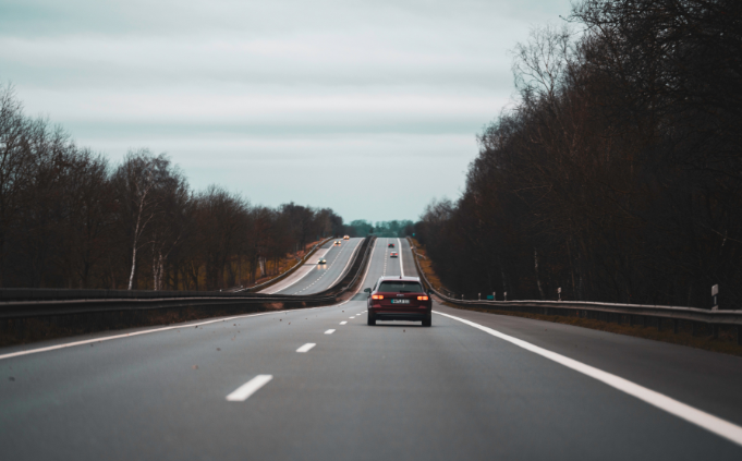 Sichere Reisen: Wie Smart Boost Fahrer auf langen Strecken unterstützt